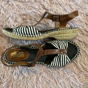 Cliffs by White Mountain, Cheerio sandals, size 8.